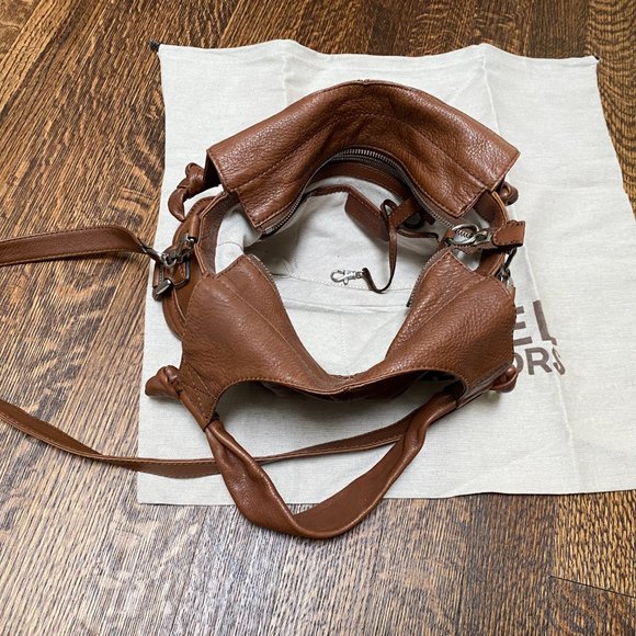 Michael Kors Leather Shoulder Bag w Crossbody Strap - Great Condition, RRP $349 - Picture 4 of 16